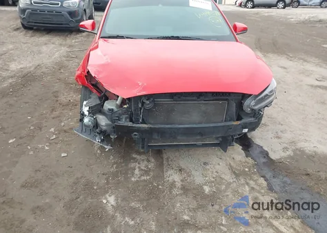 2021 Hyundai Veloster 2.0 z USA, uszkodzony, nr VIN KMHTG6AF2MU032599